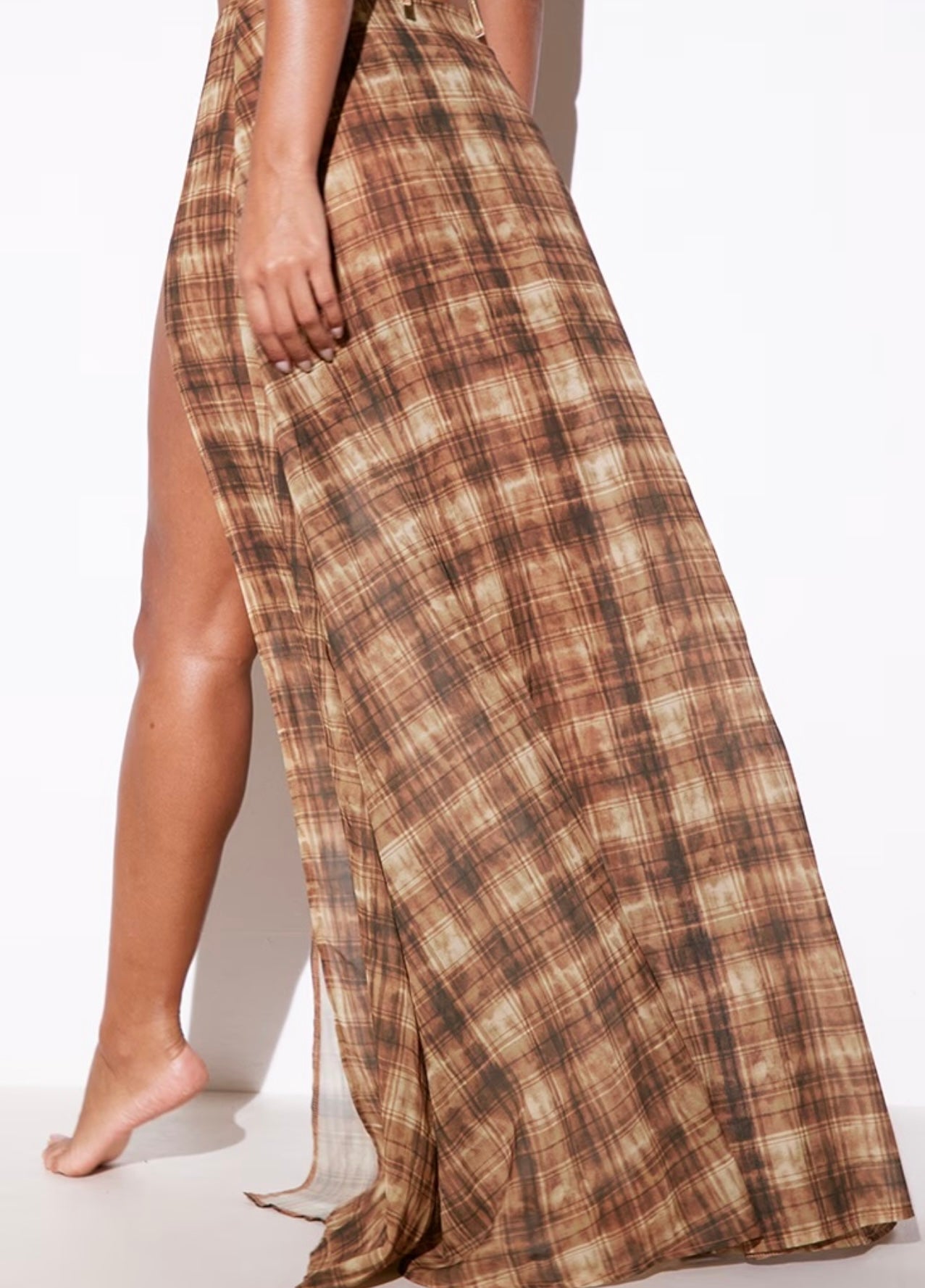 PRETTY LITTLE THING BROWN ABSTRACT CHECK PRINT RING SPLIT MAXI SKIRT